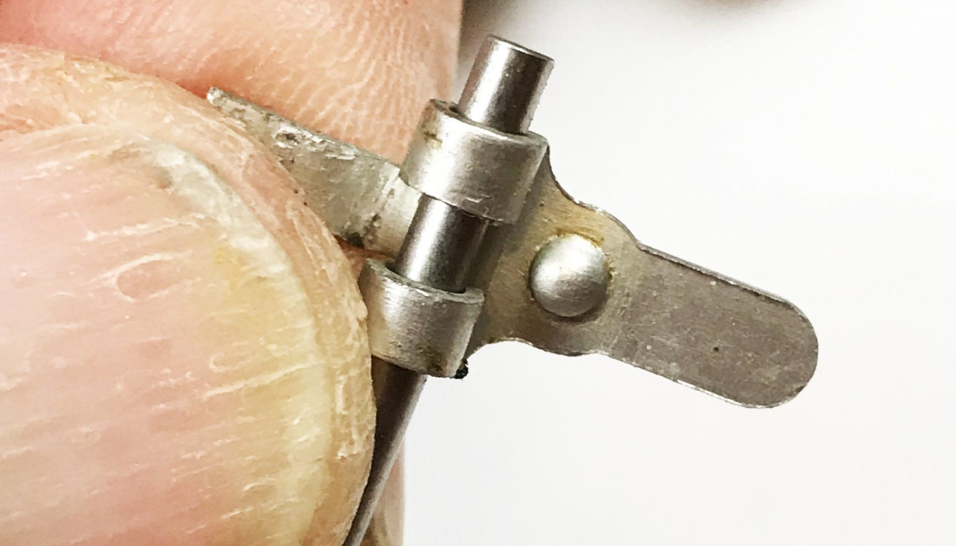 PO-7 The stamped steel fulcrum lever is pretty fragile, so if you need to bend it to adjust fulcrum lever height (described further on), be gentle. The bottom side has a dome that helps retain the spring. Make sure the fulcrum lever rotates freely on the axle.
